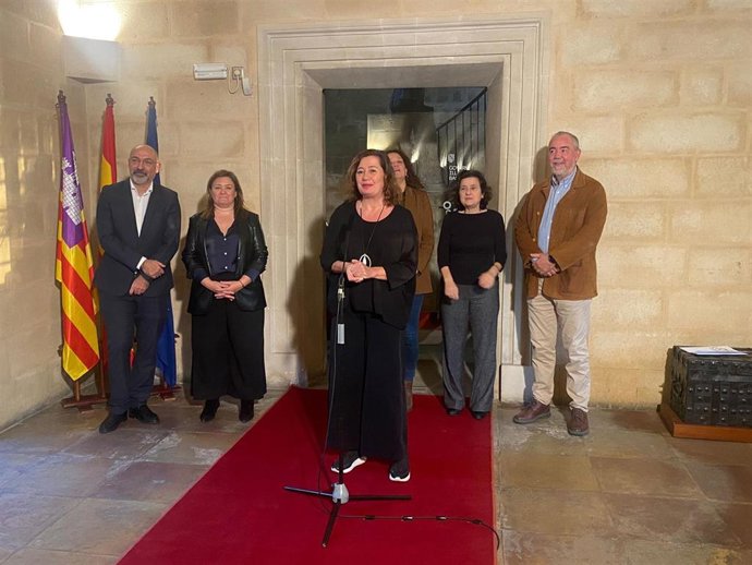 La presidenta del Govern, Francina Armengol, en rueda de prensa tras la reunión con representantes de las federaciones deportivas de las Islas.