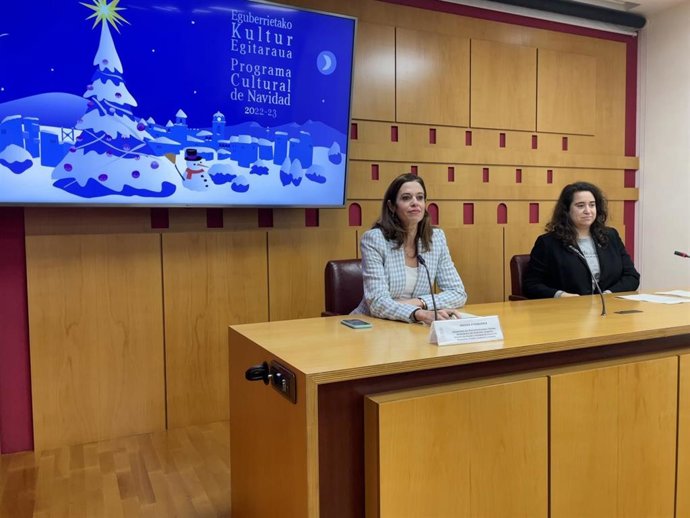 La teniente de Alcalde, Maider Etxebarria, y la concejala de Educación y Cultura, Estíbaliz Canto, han presentado la programación cultural municipal para navidades