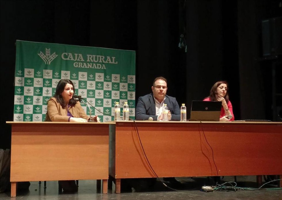 El alcalde de Almuñécar, Juan José Ruiz Joya, en el centro en una jornada sobre subtropicales