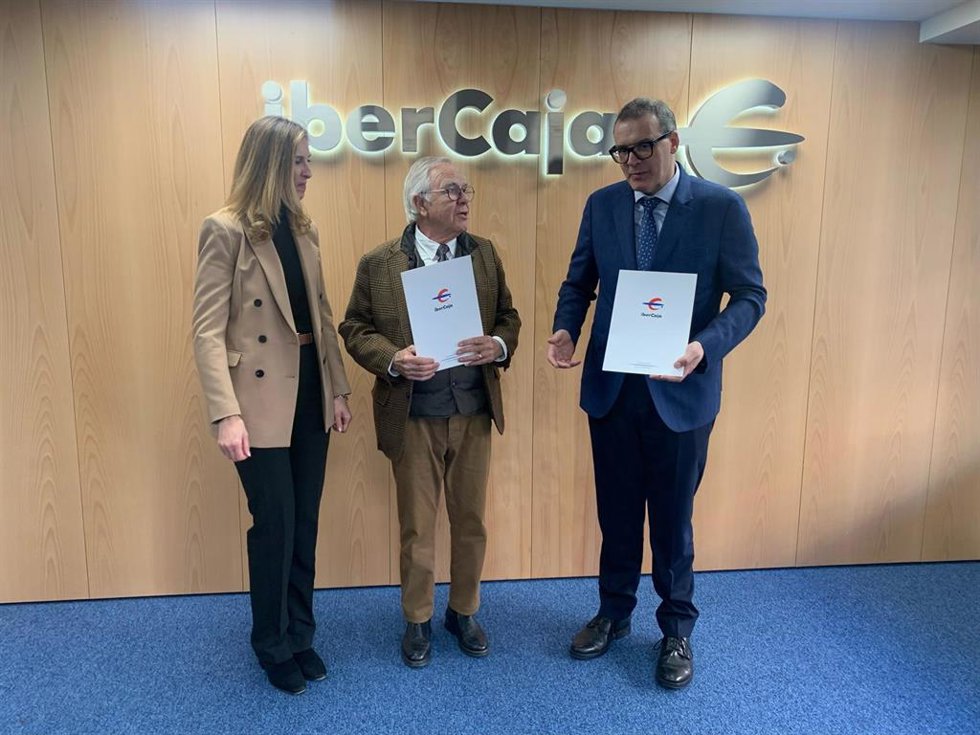 Firma convenio Ibercaja y Cáritas