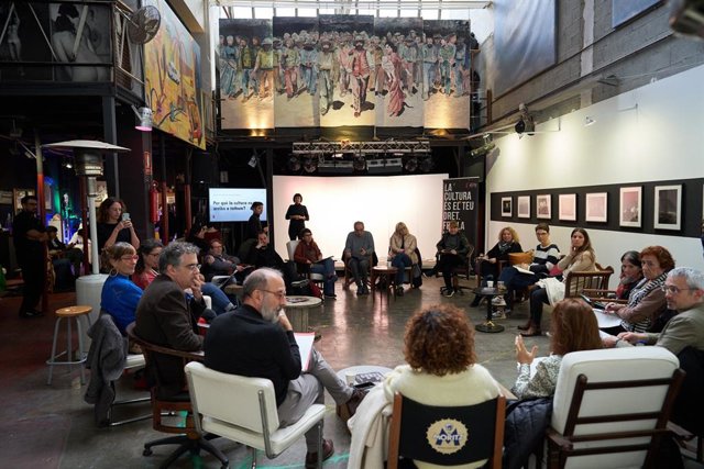 La consellera de Cultura, Natàlia Garriga, en la reunió