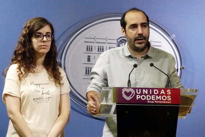 Archivo - Los portavoces parlamentarios de Unidas Podemos en Baleares: Esperana Sans y Alejandro López