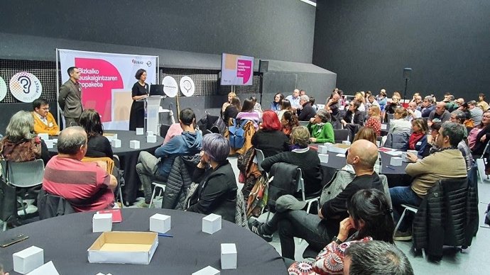 Encuentro de la Diputación vizcaína con el sector del euskera