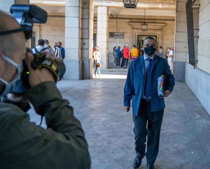 Archivo - El exdirector de la empresa Mercasevilla, Fernando Mellet, entrando en la Audiencia 