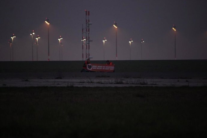 Manifestantes ecologistas de Última Generación bloquean el aeropuerto de Berlín