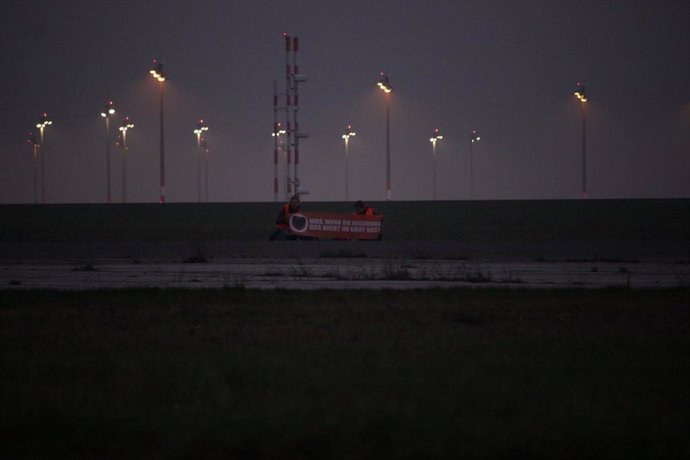 Manifestantes ecologistas de Última Generación bloquean el aeropuerto de Berlín