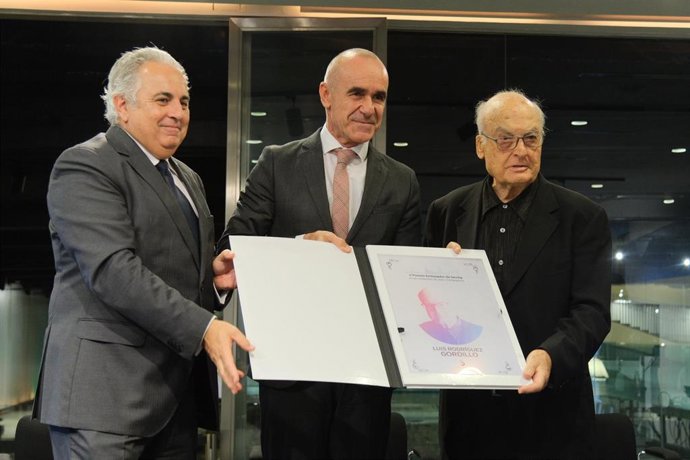 Nota De Prensa Y Fotografías. Premio Luis Gordillo