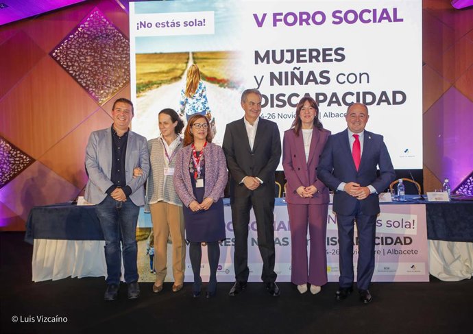 Inauguración del V Foro Social Mujeres y Niñas con Discapacidad que se celebra del 24 al 26 de noviembre en la ciudad de Albacete bajo el eslogan '¡No estás sola!'.