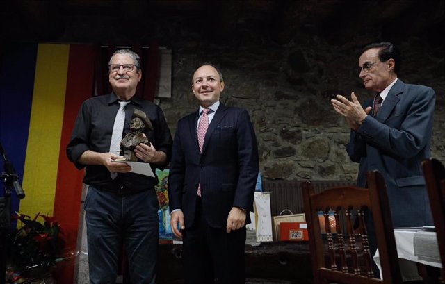 Francesc Puigpelat gana el Fiter i Rossell de novela en la Noche Literaria Andorrana