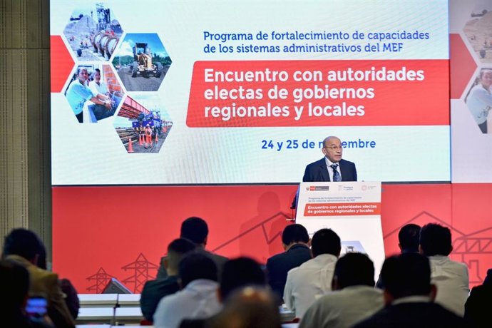 Ministro de Economía y Finanzas, Kurt Burneo.