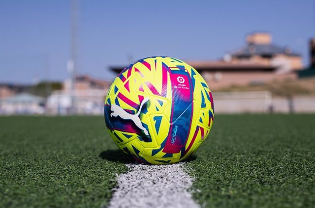 Archivo - El Puma Orbita Yellow Ball, nuevo balón oficial de LaLiga en los próximos meses en la temporada 2022-23.