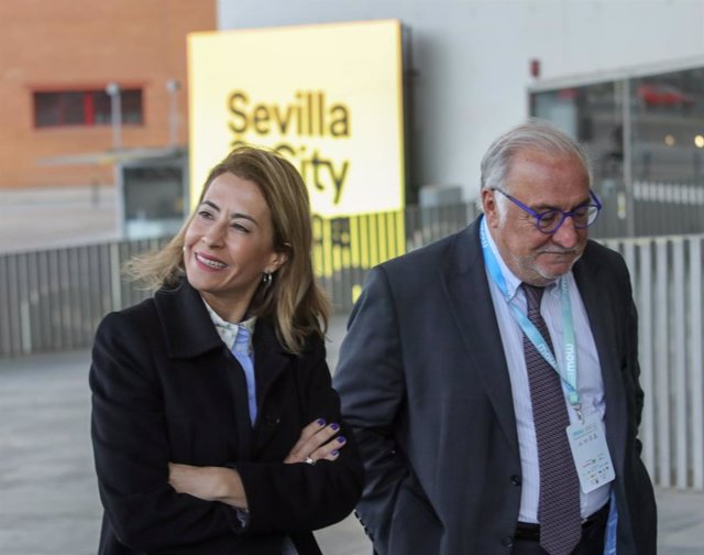 La ministra de Transportes, Movilidad y Agenda Urbana, Raquel Sánchez, en el MOW Fórum Andalucía en Fibes, en Sevilla.