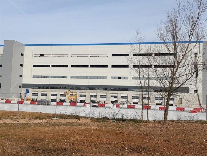 Archivo - Nave en construccción de Amazon en Bobes, Siero, en una imagen de archivo 
