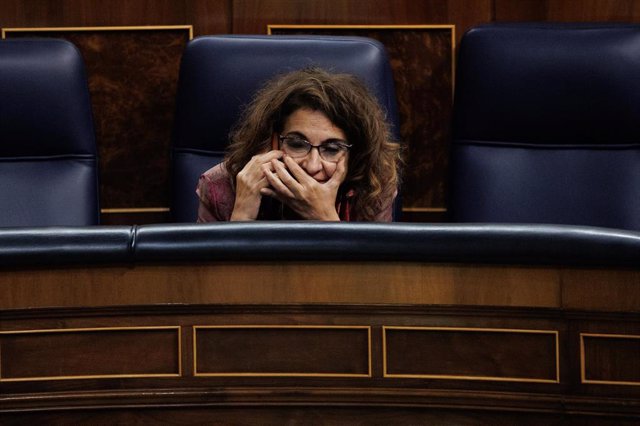 La ministra de Hacienda y Función Pública, María Jesús Montero, en una sesión plenaria en el Congreso de los Diputados, a 24 de noviembre de 2022, en Madrid (España).