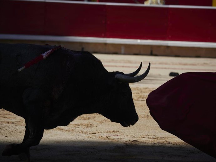 Archivo - Imagen de archivo de una corrida de toros de los Sanfermines de 2022