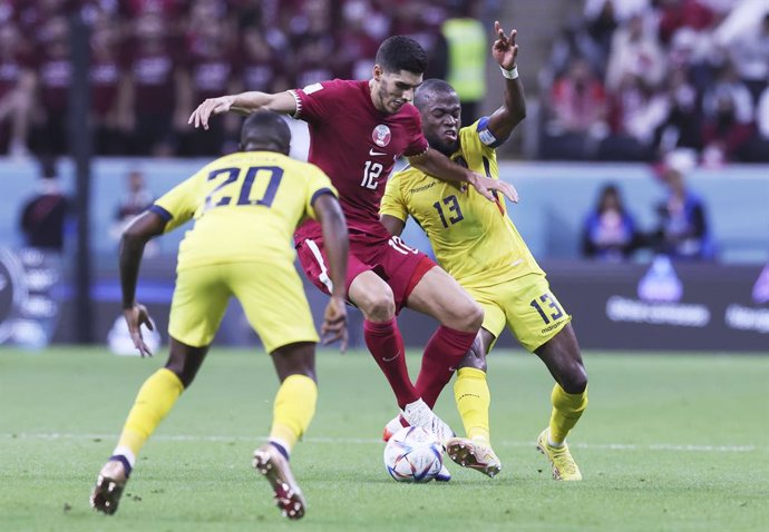 Karim Boudiaf of Qatar vies with Enner Valencia of Ecuador during the FIFA World Cup 2022, Group A football match between Qatar and Ecuador on November 20, 2022 at Al Bayt Stadium in Al-Khor, Qatar - Photo Jean Ian MacNicol / Colorsport / DPPI