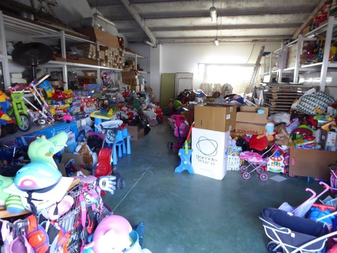 Campaña de recogida de juguetes durante la Navidad destinada a familias desfavorecidas de los voluntarios de Amigos del Alamillo.