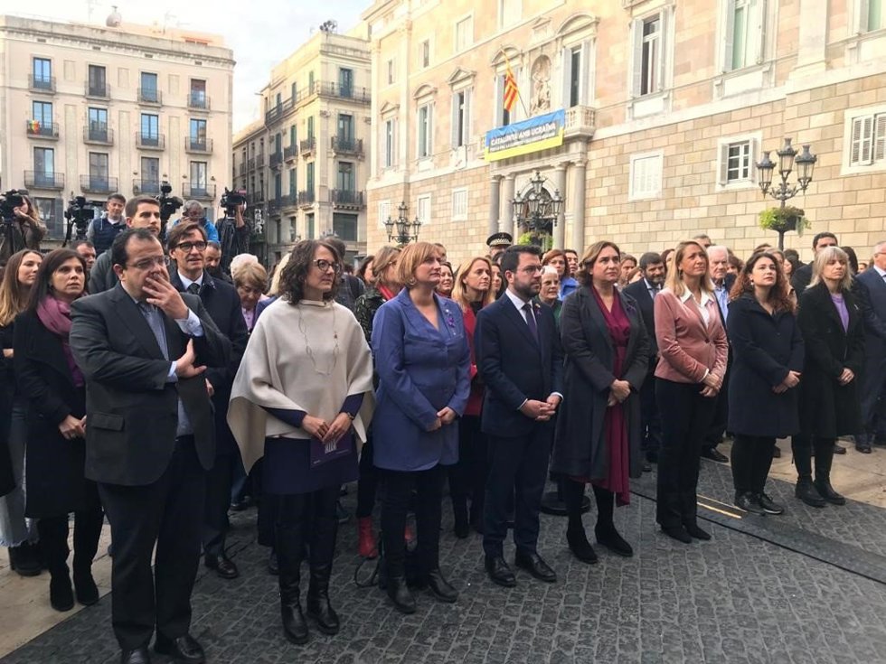 (I+D) Consellers Joan Ignasi Elena Y Tnia Verge; Vicepta Primera Del Parlament En Funciones De Pta, Alba Vergés; Pte Generalitat, Pere Aragons; Alcaldesa De Barcelona, Ada Colau Y La Delegada Del Gobierno En Catalunya, Maria Eugnia Gay