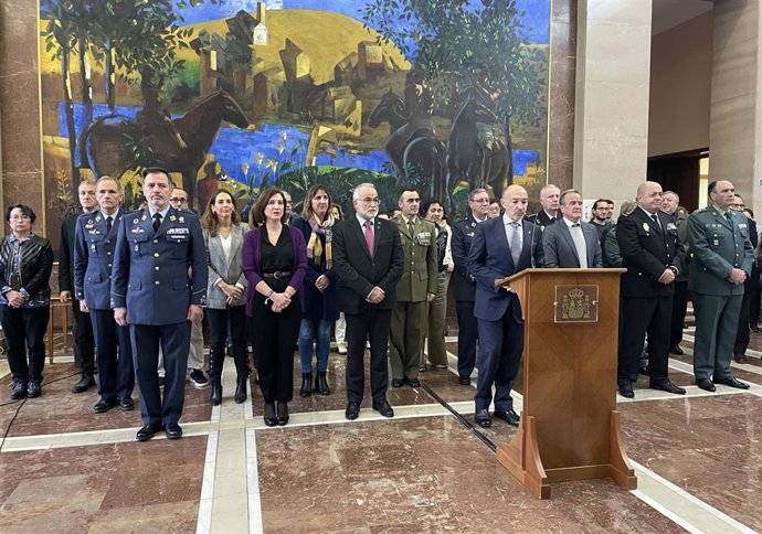 La Delegación del Gobierno en Aragón guarda un minuto de silencia con motivo del Día Internacional de la Eliminación de la Violencia contra las Mujeres.