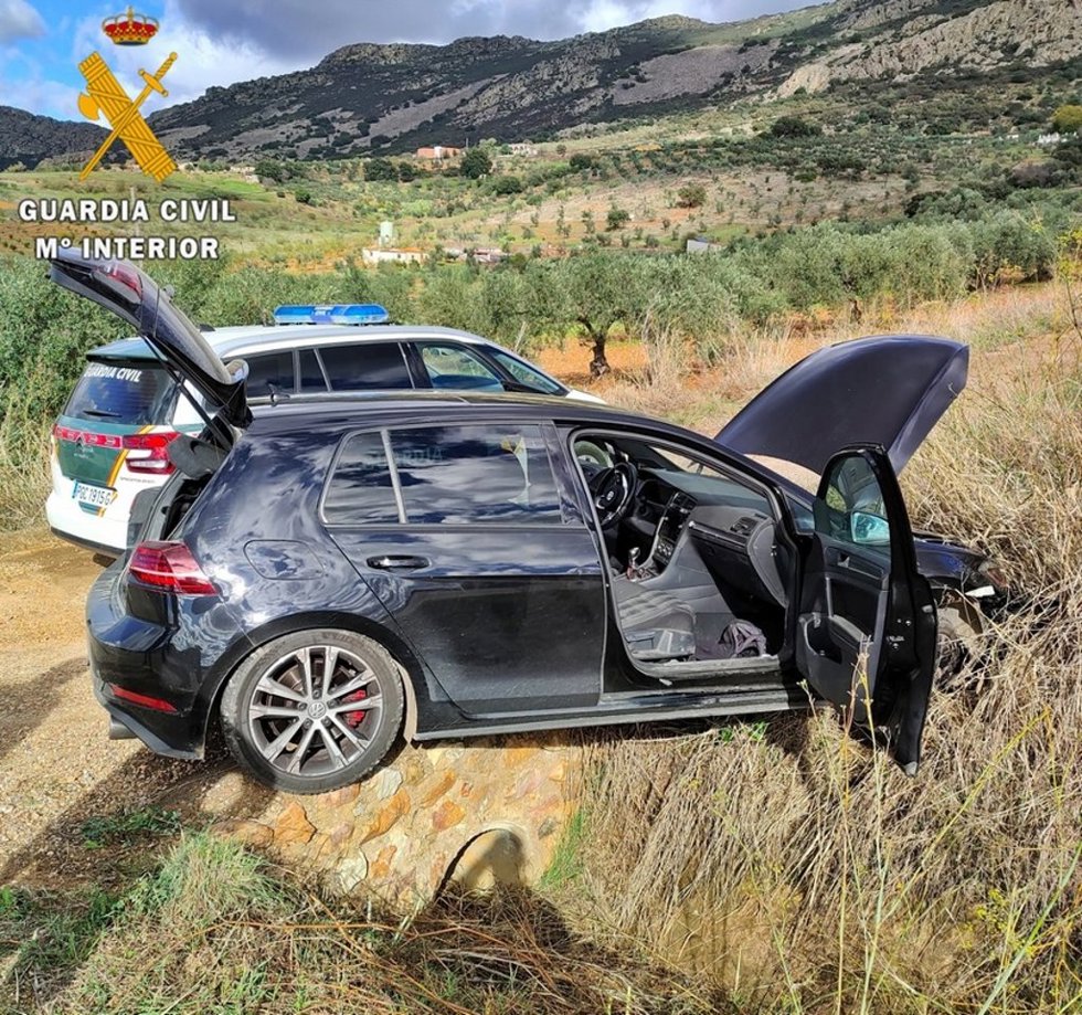 [Badajoz] Rdo Nota Prensa Detenidos Tras Darse A La Fuga Con Un Turismo Sustraído Y Arremeter Contra Los Agentes En Un Control