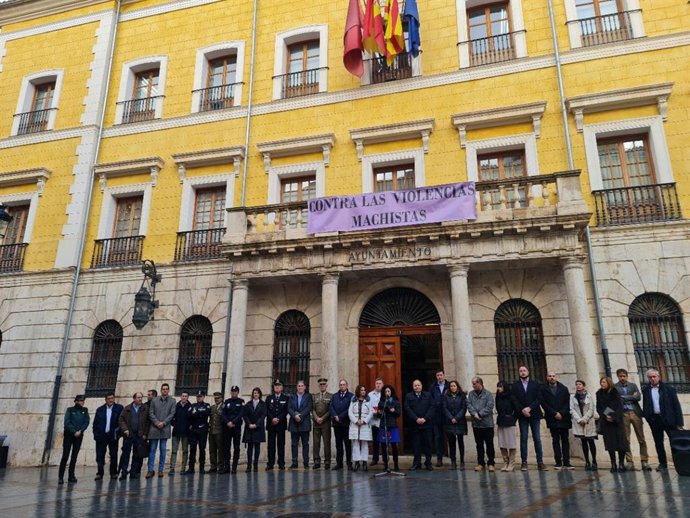 Concentración en la puerta del Ayuntamiento de Teruel.