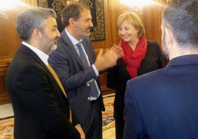 El consejero de Medio Rural y Cohesión Territorial, Alejandro Calvo; el secretario general de Infraestructuras del Ministerio, Xavier Flores; y la alcaldesa de Avilés, Mariví Monteserín.