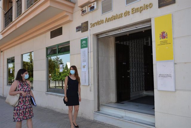 Archivo - Oficina del Servicio Andaluz de Empleo (SAE) (Foto de archivo).