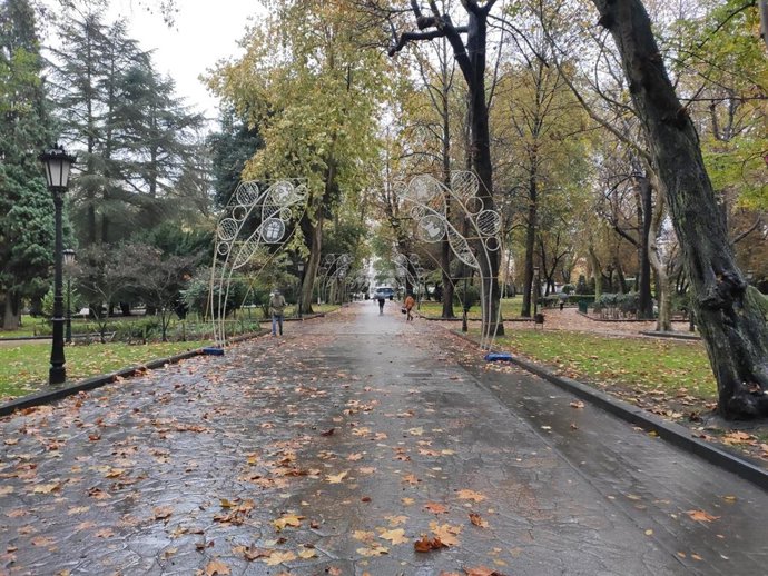 Campo San Francisco, en Oviedo, en un día de lluvia.