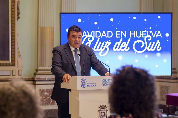 El alcalde de Huelva, Gabriel Cruz, en la presentación de la programación navideña en la capital.