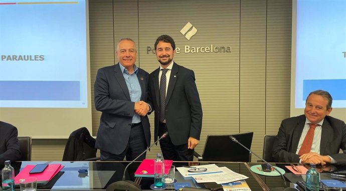 El presidente de Barcelona-Catalunya Centre Logístic (BCL), Pere Navarro, y el presidente del Puerto de Barcelona, Dami Calvet