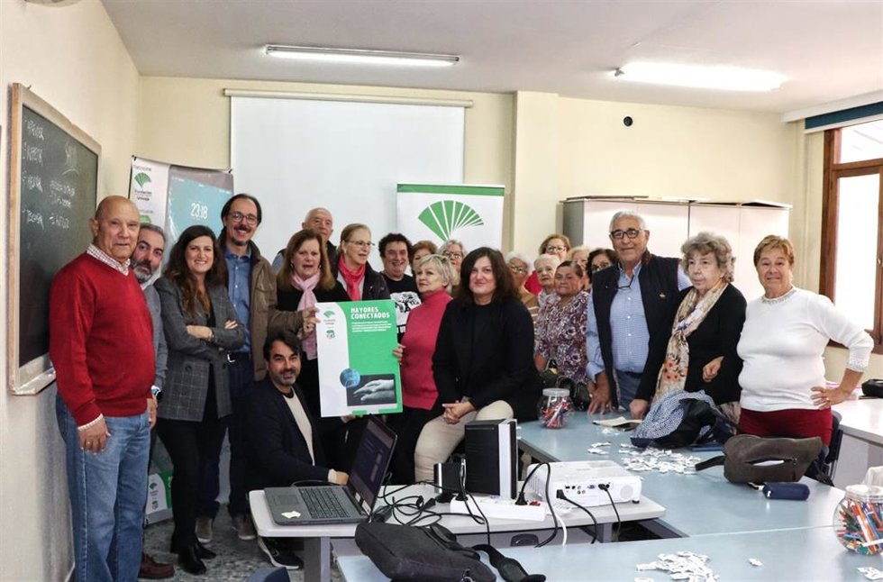 Mayores De La Provincia De Málaga Mejoran Sus Habilidades En Banca Digital Con Fundación Unicaja Y Rgd Factoría De Proyectos