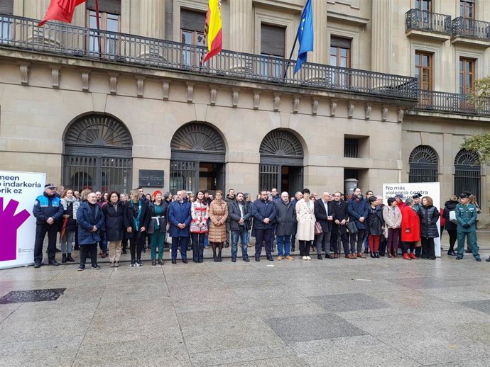 Imagen de la concentración convocada por el Gobierno foral