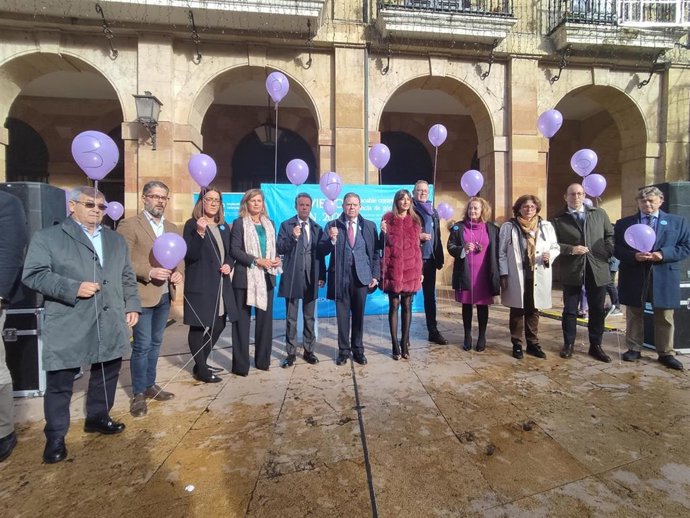 Acto institucional del Ayuntamiento de Oviedo por el 25N.