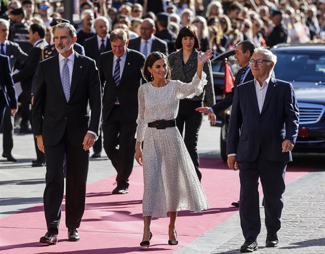 El Rey Felipe VI interviene en la ceremonia de entrega de la 34ª edición de los ‘Premios Rei Jaume I’, en La Lonja de Valencia, a 25 de noviembre de 2022, en Valencia, Comunidad Valenciana (España). 
