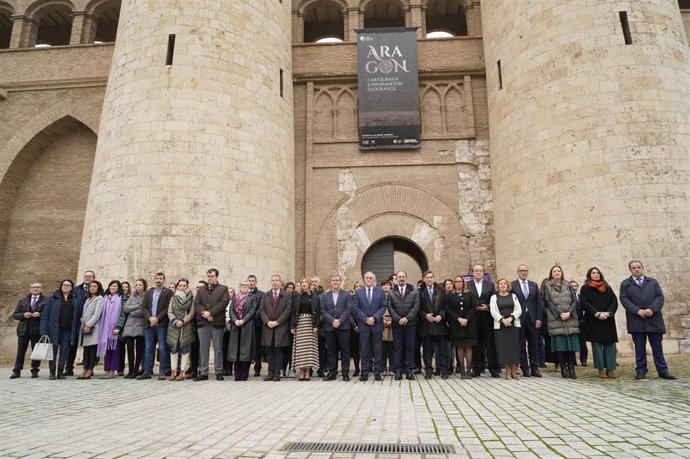 El Parlamento regional ha guardado un minuto de silencio