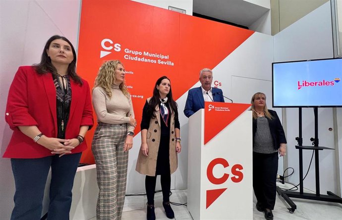 El portavoz de Cs en el Ayuntamiento de Sevilla, Miguel Ángel Aumesquet, en una rueda de prensa.