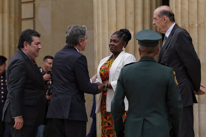 Archivo - 03 October 2022, Colombia, Bogota: US secretary of state Anthony Blinken (2nd L) welcomed by Colombian Vice President Francia Marquez ahead of their meeting. Photo: Camila Díaz/colprensa/dpa