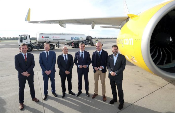 Nota De Prensa Y Fotografías. Aeropuerto Biocombustibles