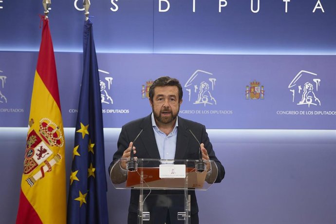 Archivo - El diputado de Cs Miguel Gutiérrez comparece en una rueda de prensa en el Congreso 