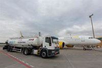 Vueling y Cepsa operan más de 75 vuelos con combustible sostenible desde el aeropuerto de Sevilla