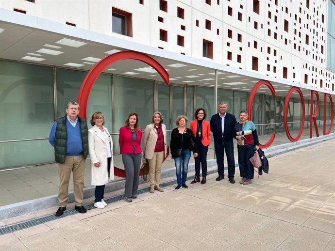 Isabel Albás con representantes de asociaciones científicas con potencial interés en la ciudad como destino congresual.