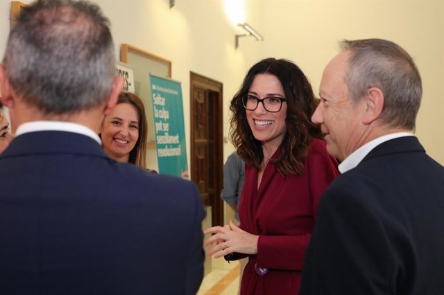 Generalitat y agentes sociales firman el acuerdo de mejora de los trabajadores de servicios sociales