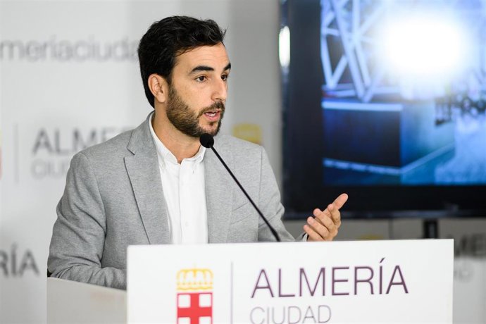 El concejal del Ayuntamiento de Almería Carlos Sánchez (PP).