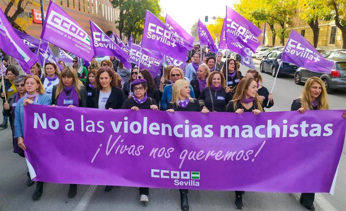 CCOO Sevilla marcha en una manifestación con motivo del Día Internacional de la Eliminación de la Violencia contra las Mujeres