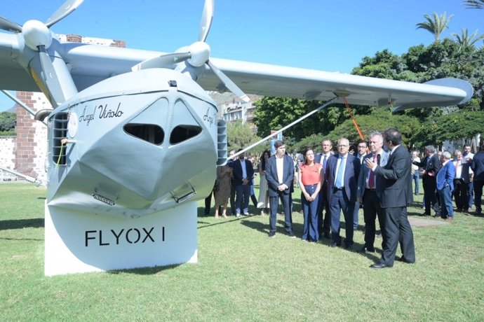 Autoridades en el congreso aeronáutico de La Gomera