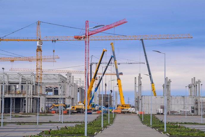 Proceso de construcción de la planta de BMW Group en Debrecen