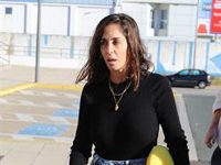 Anabel Pantoja, completamente hundida, llega al tanatorio para despedir a su padre