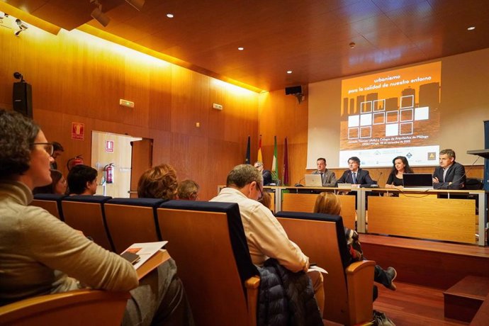 Arquitectos urbanistas de toda España se dan cita en el OMAU de Málaga para hablar sobre la calidad del entorno.