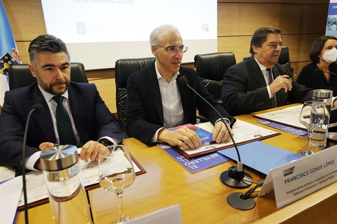 El vicepresidente primero de la Xunta, Francisco Conde, en el Centro Mixto de Investigación UDC-Navantia