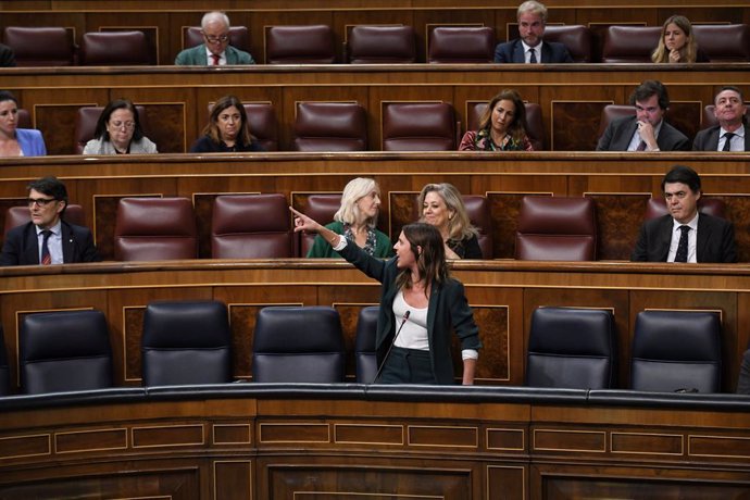 La ministra de Igualdad, Irene Montero, interviene en una sesión plenaria en el Congreso de los Diputados, a 23 de noviembre de 2022, en Madrid (España). Los Presupuestos Generales del Estado (PGE) para 2023 llegaron al Pleno del Congreso de los Diputad
